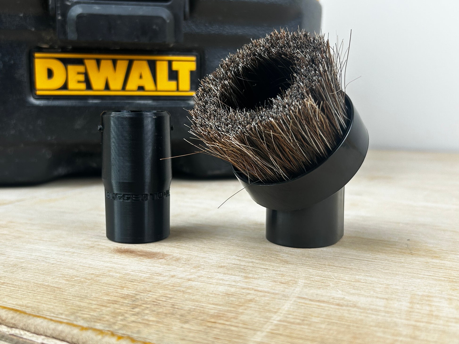 Wetvac adaptor and brush kit for Dewalt 18v shop vac